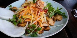Papaya salad with chicken