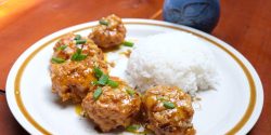 Vegan chicken with  passion and pineapple sauce ( tofu balls)