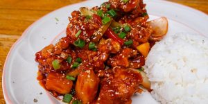 Crispy chicken with sweet and sour sauce ( Sweet fire chicken breast)